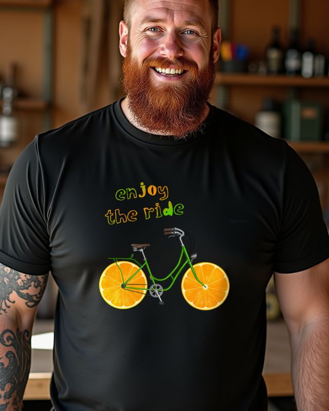 Enjoy the Ride - Grünes Fahrrad mit orangen Rädern – T-Shirt