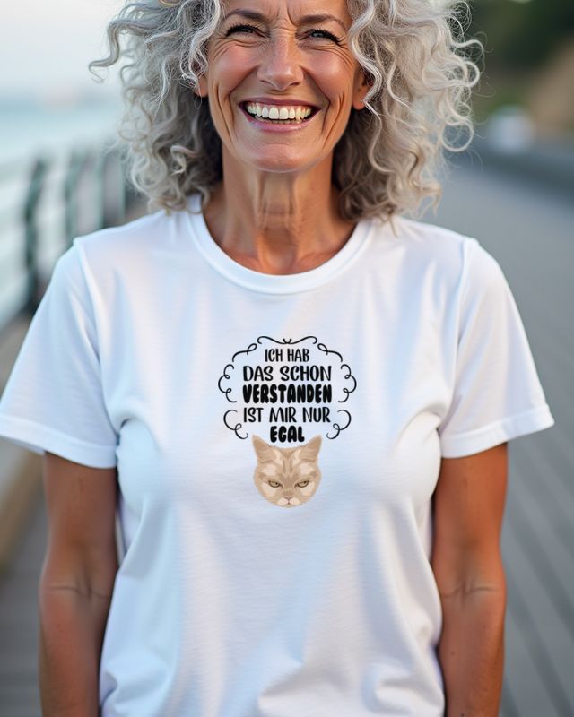 Ist mir nur egal - Mürrische Katze mit lustigem Spruch – T-Shirt