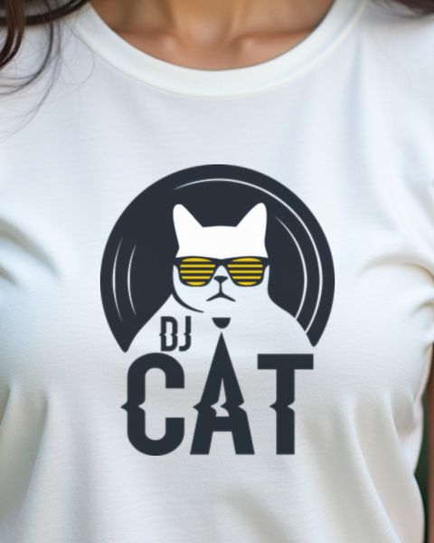 DJ Cat - Lustige Katze am Plattenteller für Musikfans