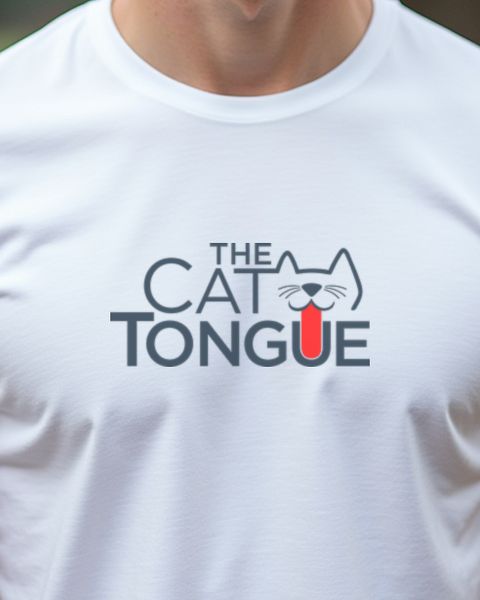 Katze mit Zunge - Freches Katzen Motiv zum Lachen