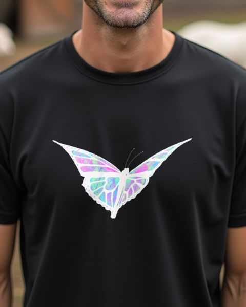 Schmetterling im Farbmix - Fröhliches Natur Shirt