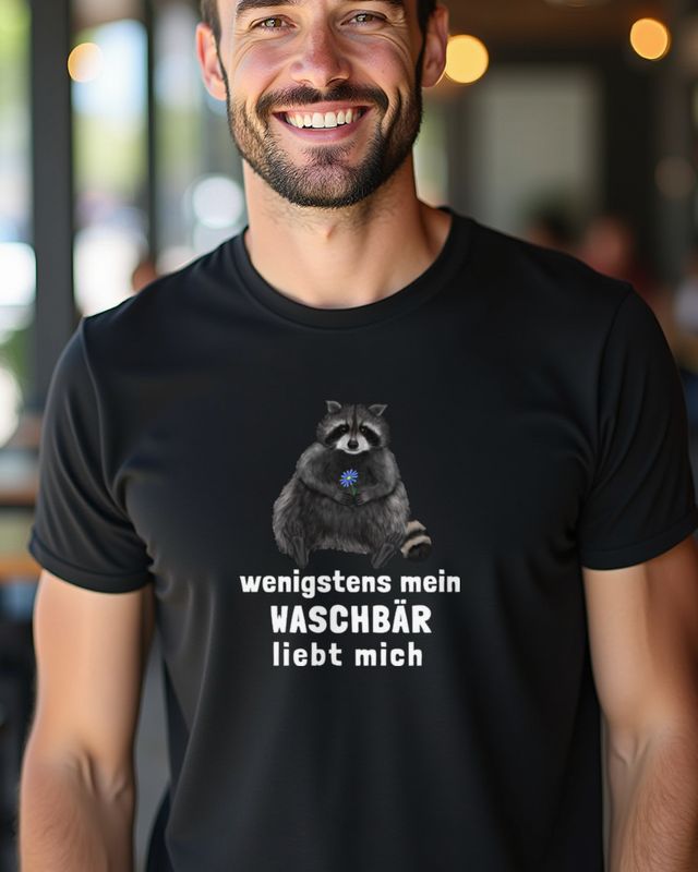 Wenigstens mein Waschbär liebt mich - Lustiger Spruch – T-Shirt